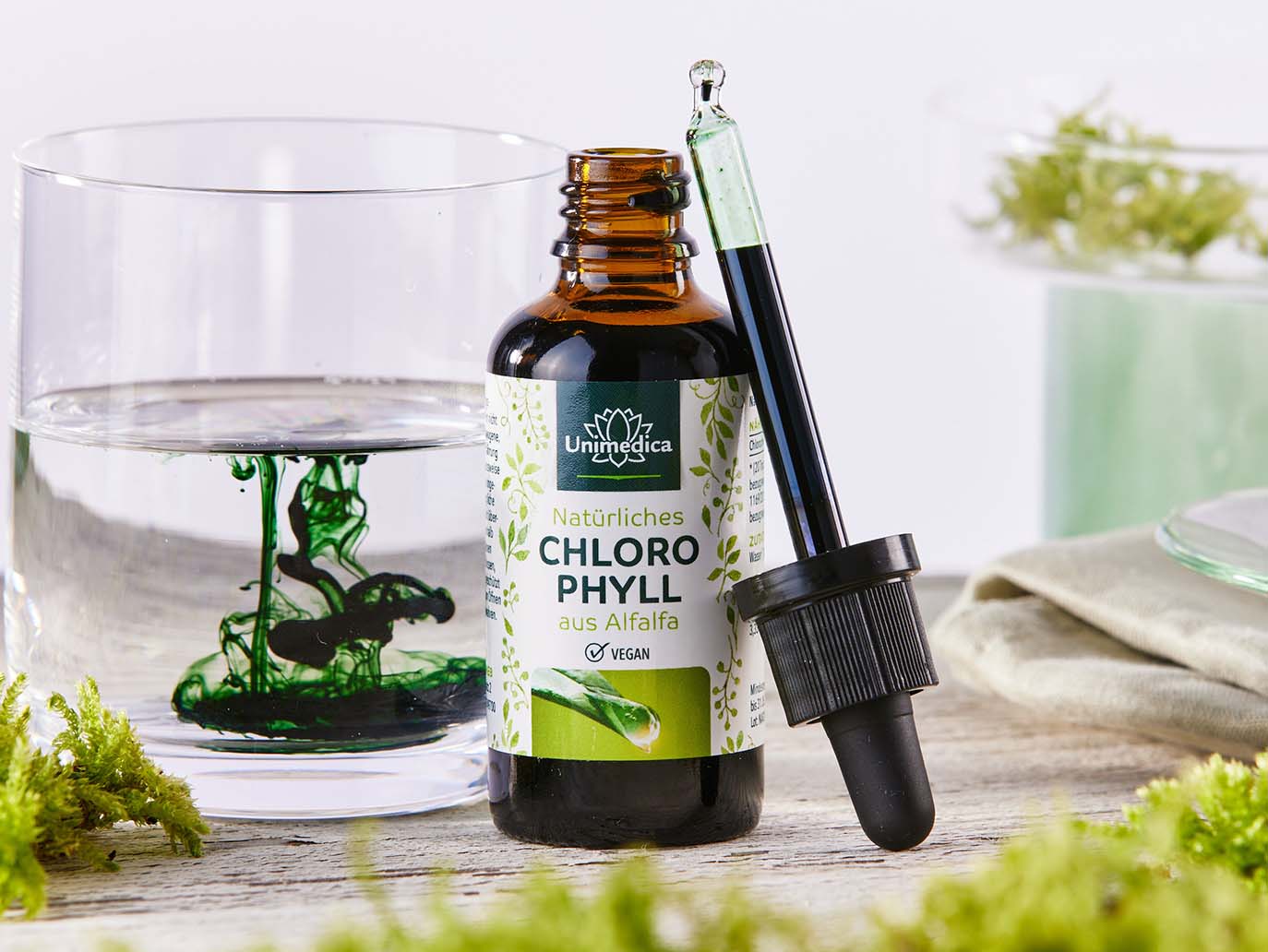 Chlorophyll Tropfen - aus Alfalfa - 200 mg pro Tagesdosis (3 x 20 Tropfen) - 50 ml - von Unimedica